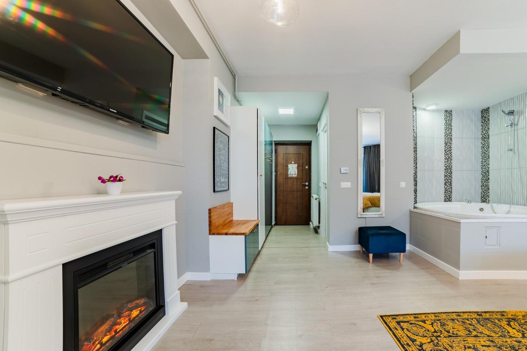 Romantic Jacuzzi Luxury Apartment Sinaia Buitenkant foto